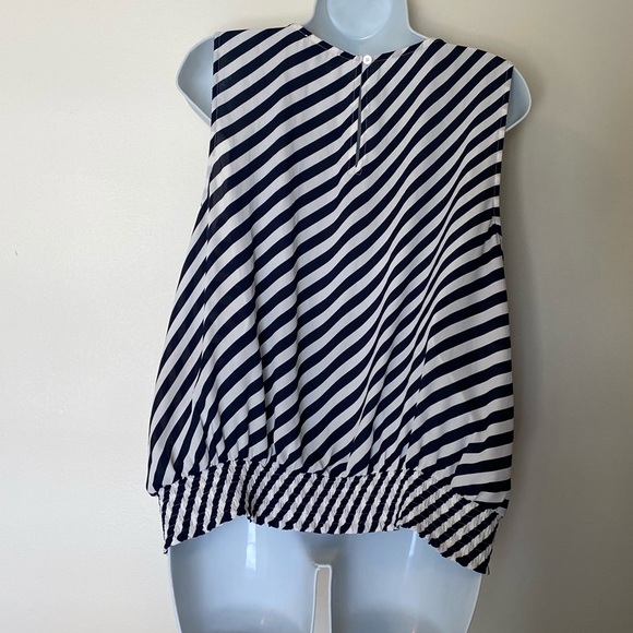 LOFT Sleeveless lightweight blouse, flattering black and white stripe - Picture 7 of 8